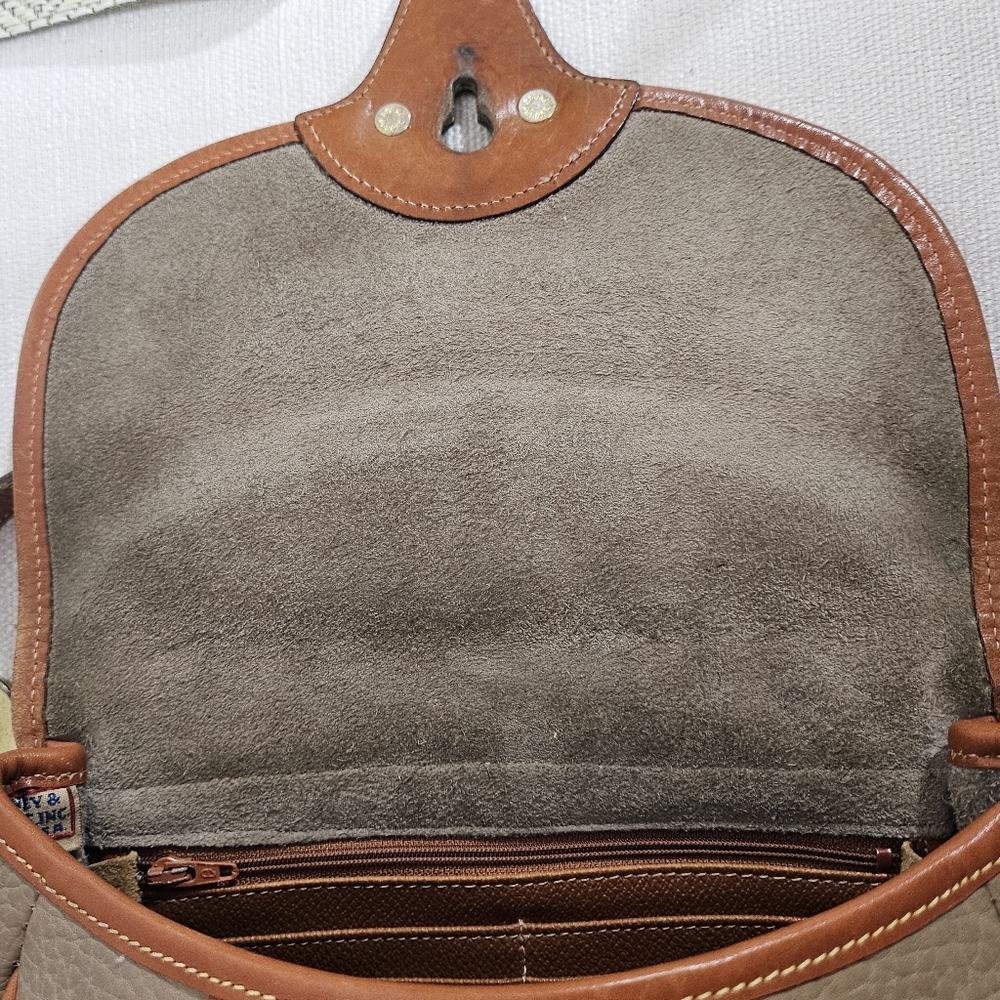Vtg, Dooney & Bourke AWL Cavalry Trooper Crossbody Taupe W/British Tan Trim R71 - Picture 8 of 16